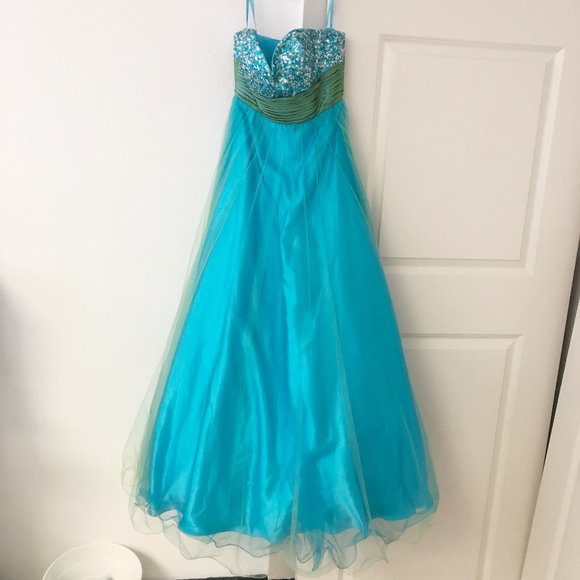 David's Bridal Dresses & Skirts - DAVID'S BRIDAL Sequin Strapless Tulle Dress SZ S